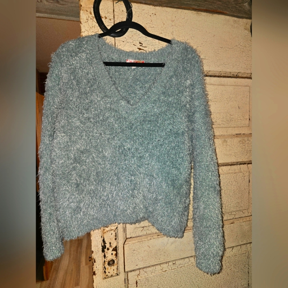 Womens Pink Rose super soft sweater. Excellent cond. Size large. Teal color